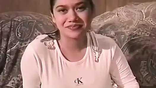 Büyük memeli esmeri emiyor ve sikişiyor