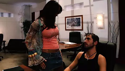 Kristina Cross bir futbol orta yaşlı seksi kadın