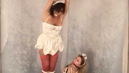 cezalandırma the yaramaz bağlı ve esnemeler hizmetçi