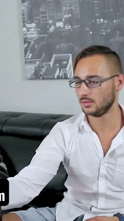 Toplam inek üvey kız kardeşinin ateşli çıplak vücudunu izlemeye video oyunlarını tercih ediyor - sislovesme | Klip 1