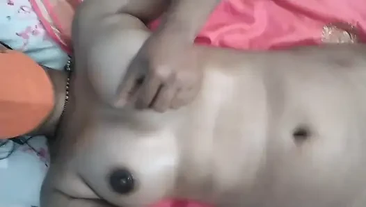 Ateşli Desi Hintli vücut parmaklıyor