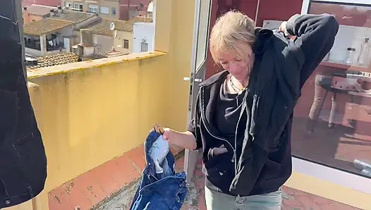 ÇAMAŞıR MAKINESI ODASı - KOMŞU YARAK EMIYOR VE AĞZıNA BOŞALıYORUM