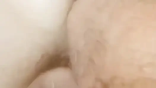 Yumruklanıyor.