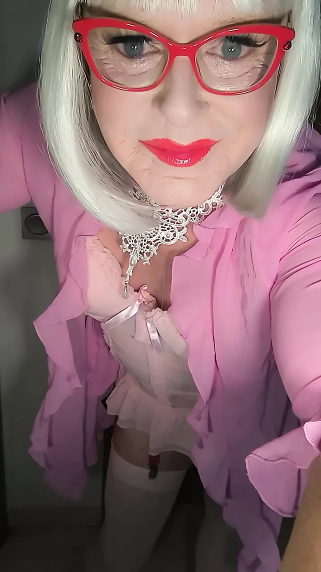 Kadın kılıklı travesti büyük boşalma