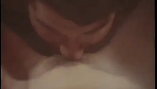 Muhteşem fahişeler grup sekste onu çıkarıyor ve rastgele yarak emiyor