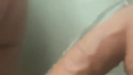 Duşta götten alıyor