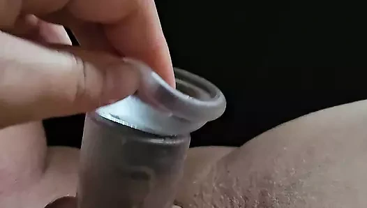 Amcık yapay penisle dolu