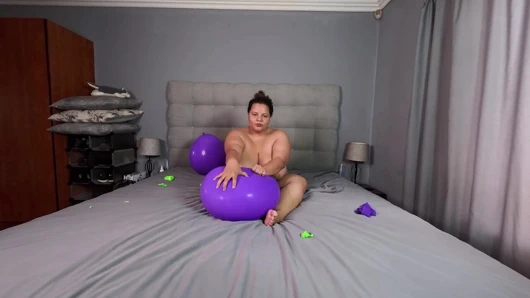 İri güzel kadın büyük balon patlatma fetişi