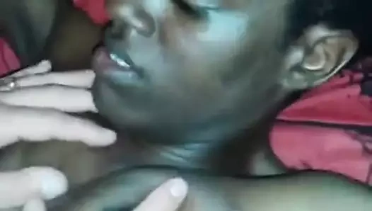 Beyaz züppe üzerinde onun siyah sürtük