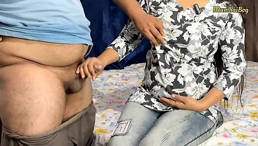 Hintli patron sekreteri domaltarak sikiyor ve götüne boşalıyor