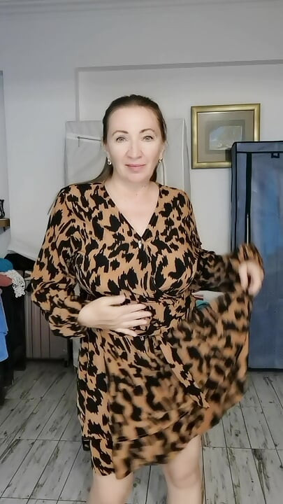 Şık ve sofistike: büyük memeli ateşli gilf mariaold'un striptiz dansı seansı