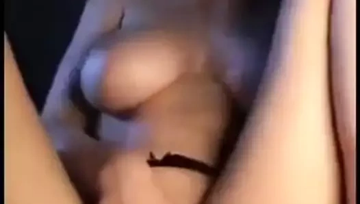 Güzel memeler ve tatlı kedi camgirl