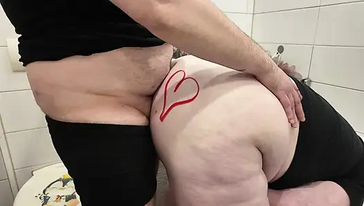 Büyük götlü üvey anne üvey oğlu tarafından sikilmek istiyor! 4k