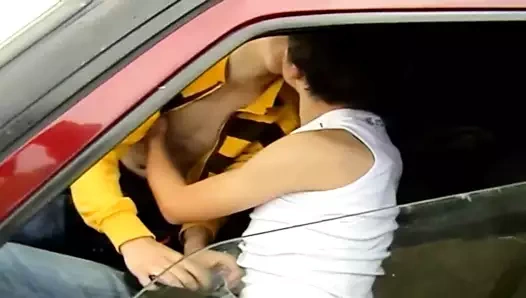 Arka koltukta bir otostopçuyu havaya uçurdu