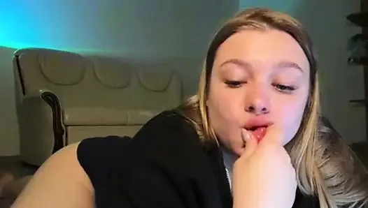 Jucielussie ile sıkı amcığı parmaklıyor