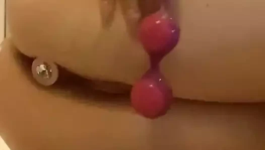 Popo fişi ve boncuklar kedi