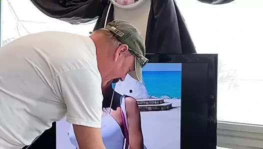 Muazzam snezana göğüsleri ve sert işaretçiler!