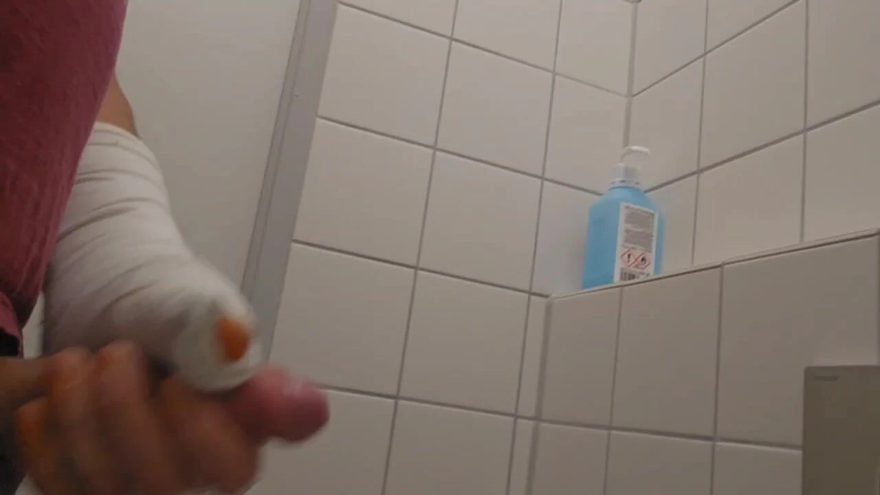 Сок в туалете