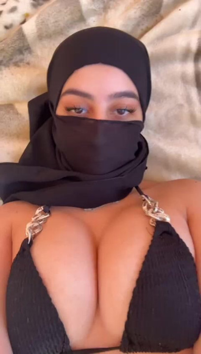 Müslüman göğüslerim senin için zıplıyor