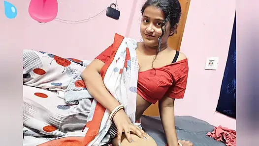 Hintli yenge kocası altı ay donanmaya gittiği için kayınbiraderi baştan çıkarıyor