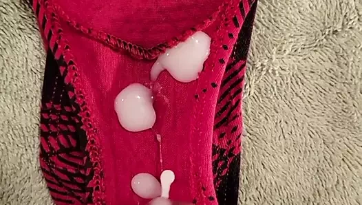 Karımın kırmızı kirli külotu