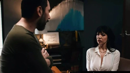 Saf tabu hüsrana uğramış küçük müdür Tommy Pistol'u akademide üvey oğlunu alması için motive ediyor