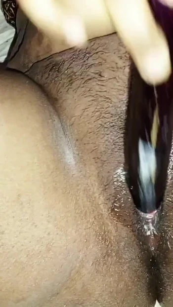 Эмоциональный момент из "Моя тетушка использовала brinjal, чтобы очистить ее паутину.dasi новый фингаринг"