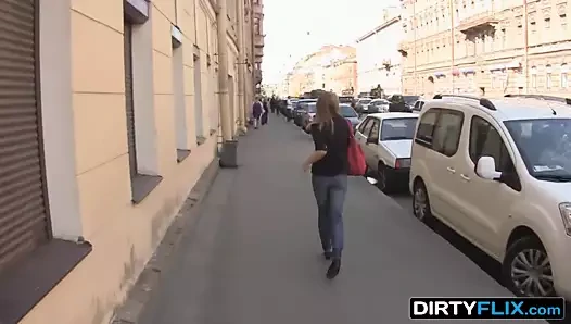 Kirli flix - alena - mavi gözlü bir piliç, utangaç ama ilgili!