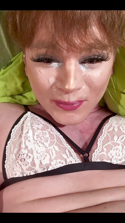 Femboyshow yüze boşalma derlemesi