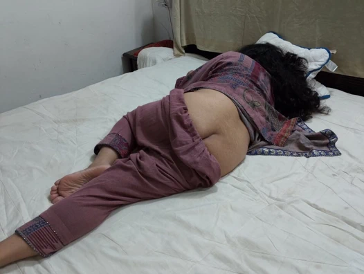 Büyük götlü ateşli ve güzel Hintli kız komşusuyla sikiliyor - gerçek ev yapımı video (blackqueenbq)