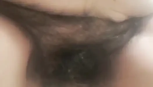 Külotlu üvey anne, amcığı kıllı