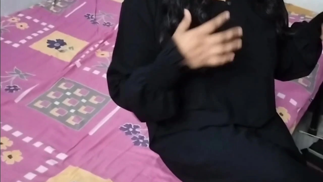 हिजाब पहनी युवा मुस्लिम लड़की अपने सौतेले भाई को घर पर चोद रही है - family taboo