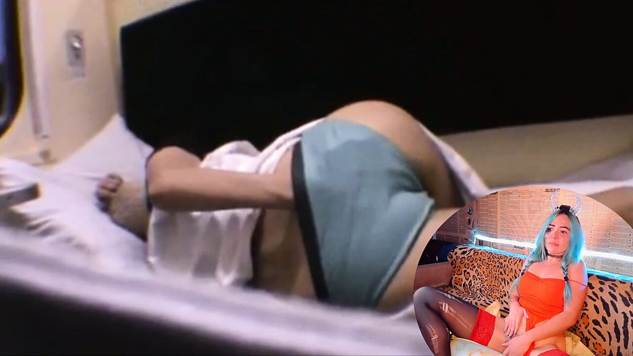 Orta yaşlı seksi kadın trende mastürbasyon yapıyor - Asyalı tepkisi