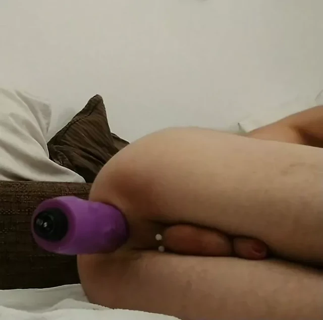 Minik yarağım damlayana kadar götümde canavar dildo