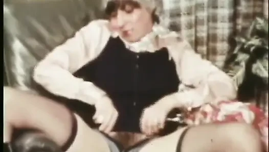 Lezbiyenler üçlü amcık yalıyor nostaljik amcık sikişi
