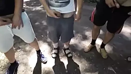 Kadın çete bang arkadaşlarıyla tanışır