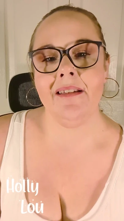 Porno izlerken yakalandı ve yaramaz pompalama ve emme ile teşvik edildi | Klip 2