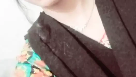 Muskan chuhan onunla konuşmak isteyen romantik bir ruh hali içinde