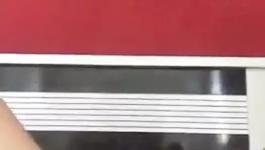 putinha se masturbando com o mamao