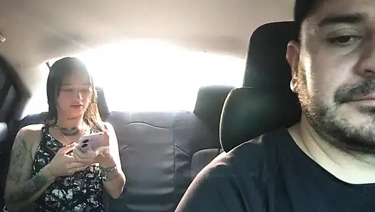 Latin kız Uber sürücüsünü işe giderken seks yapmaya teşvik ediyor.