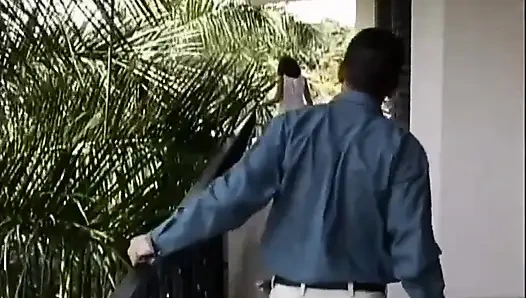 Kıllı amcık yalama domalma pozisyonunda sikişiyor... ağzına boşalma