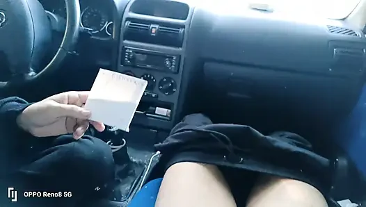 Arabamda en iyi arkadaşımın sikini emiyor