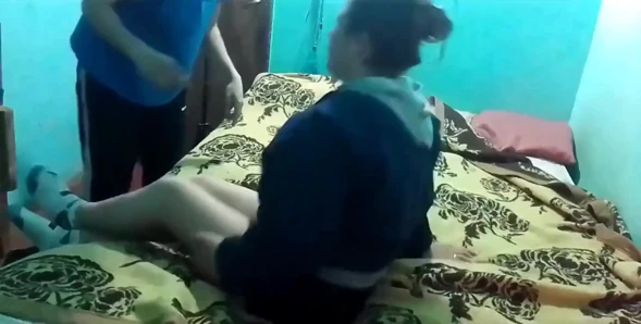 Onu yatakta emiyor ve misyoner ve domaltarak sikişiyoruz.