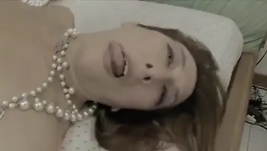 Bayan Lia, bu gece kocanla değil misin?