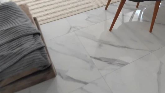 Eşimi poposunu açmaya ikna ettim ve penisimi oraya sokmama izin verdim