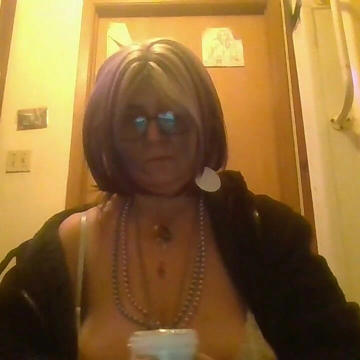 Donanma tanga sallanan kalçalar sana ağır ağır binmeme izin ediyor