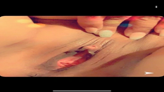 Amcık duşta amını ovuyor