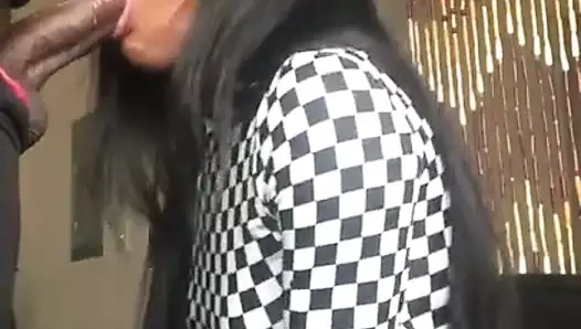 babasının sikini emen genç siyah t-kız