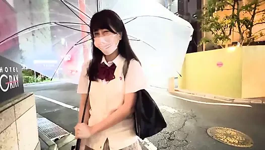 Maske kapalı olsa bile düzgün bir şekilde sevimliydi...! Bu tek başına yüksek bir puan. Üstüne üstlük, 163 cm boyundaki kız ve tam f fincanları var