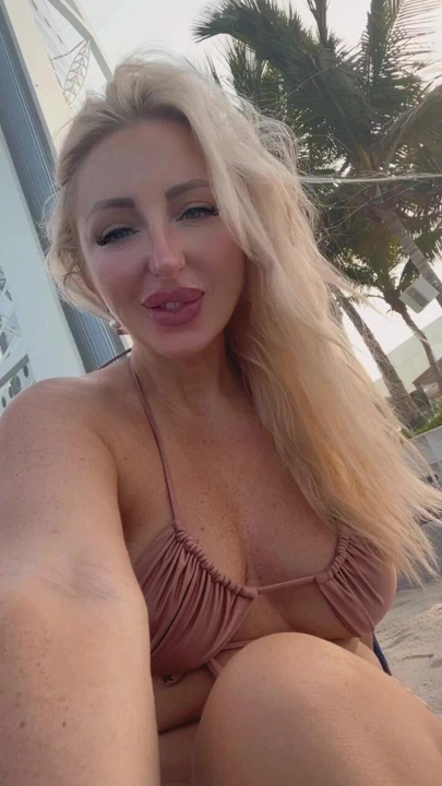 Havuz günü, güzel bikini